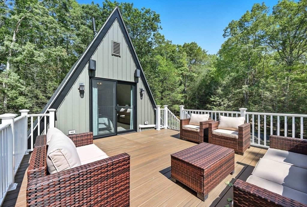 Exterior, Wood Texture Flooring