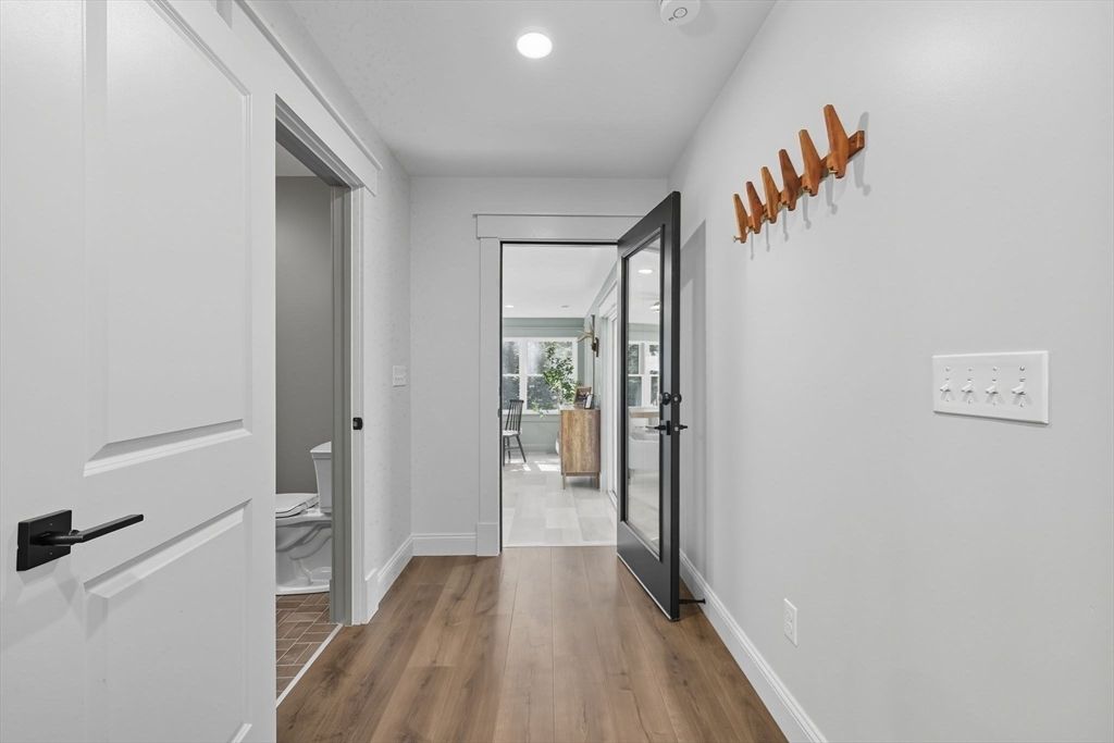 Interior, Recessed Lighting, Wood Texture Flooring