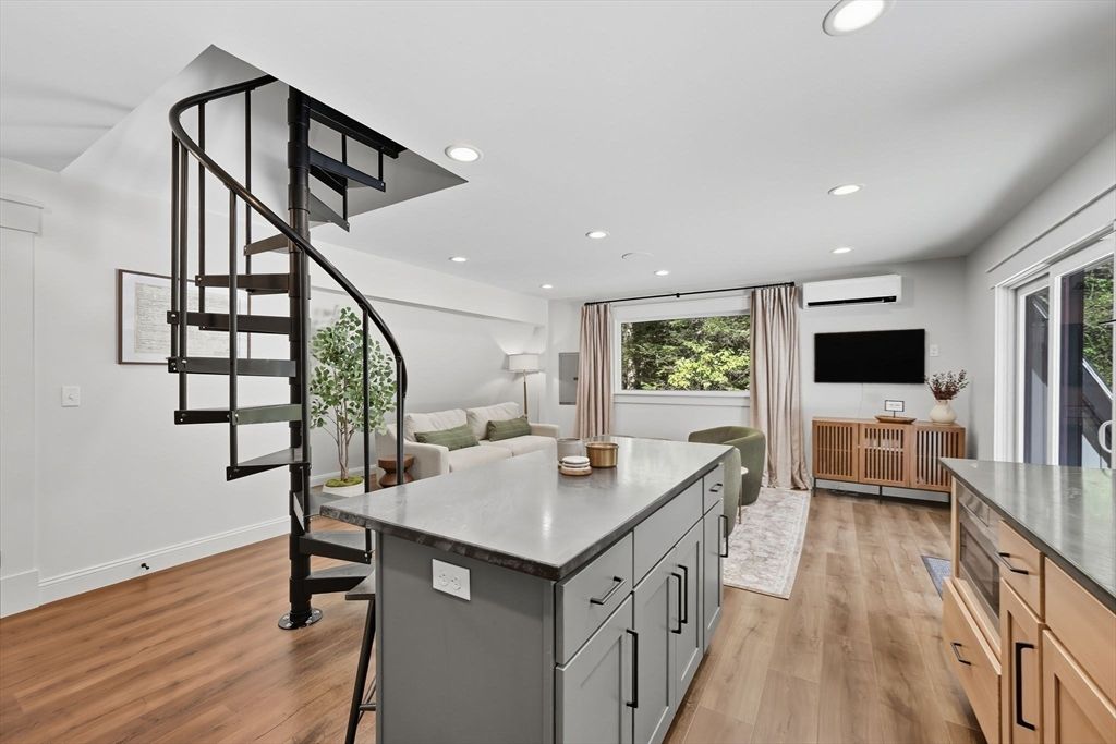 Interior, Recessed Lighting, Wood Texture Flooring