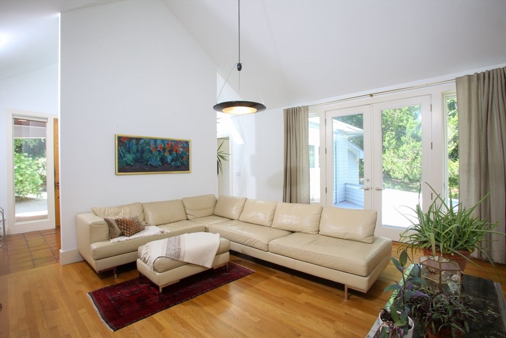 Interior, Living room, Pendant Lights, Wood Texture Flooring