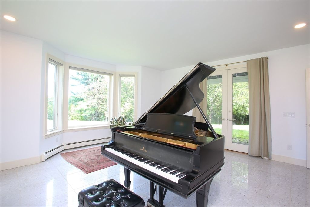 Interior, Piano, Recessed Lighting