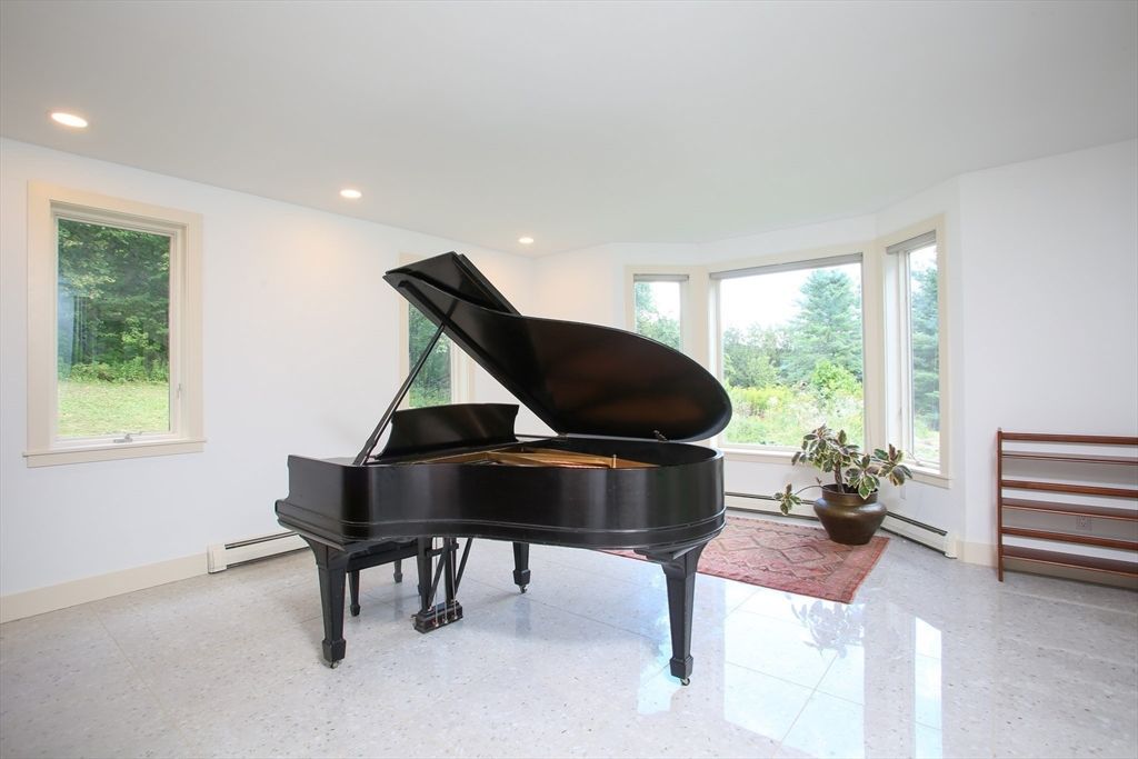 Interior, Piano, Recessed Lighting