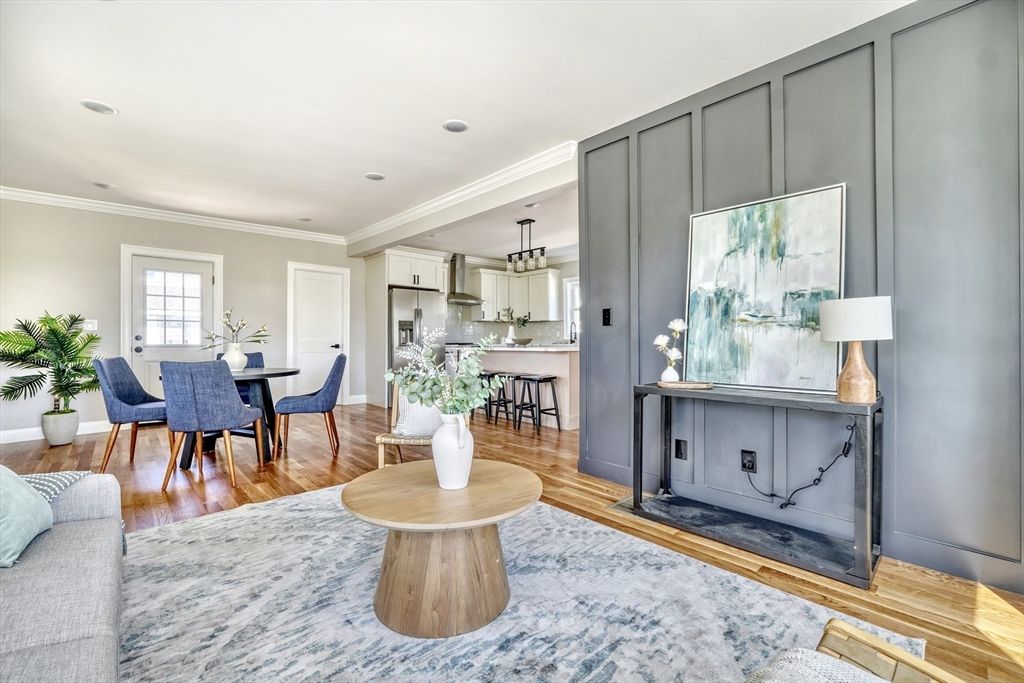 Dining room, Interior, Kitchen, Pendant Lights, Recessed Lighting, Wood Texture Flooring