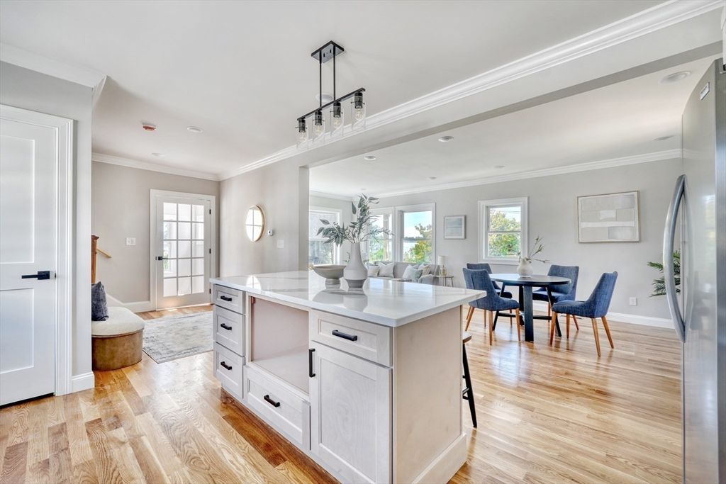 Dining room, Interior, Kitchen, Pendant Lights, Recessed Lighting, Wood Texture Flooring