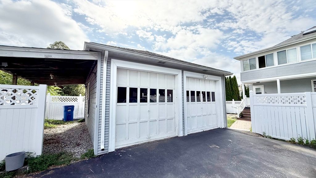 Detached Garage, Exterior
