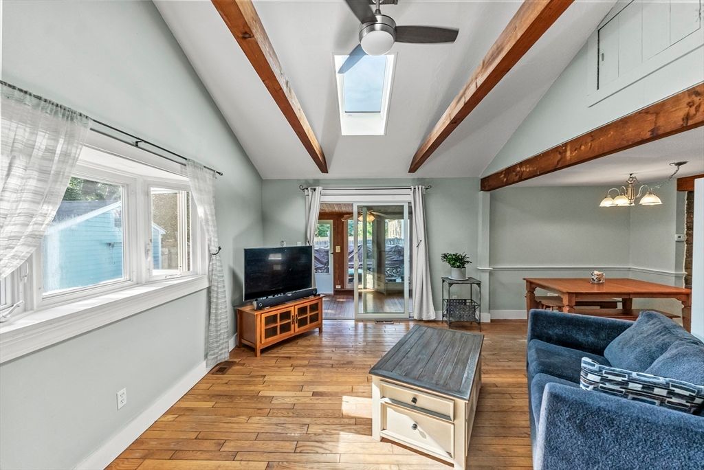 Dining room, Interior, Living room, Pendant Lights, Wooden Beams, Wood Texture Flooring