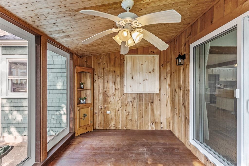 Empty room, Interior, Wooden Ceilings, Wood Texture Flooring, Wooden Walls