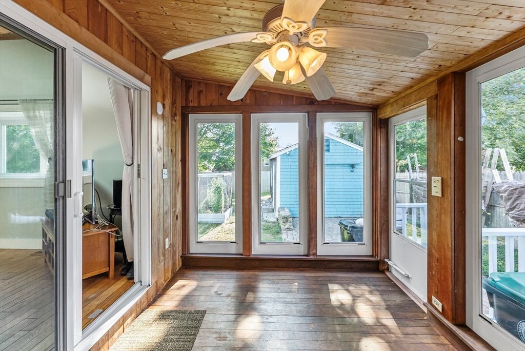 Empty room, Interior, Sun Room, Wooden Ceilings, Wood Texture Flooring, Wooden Walls