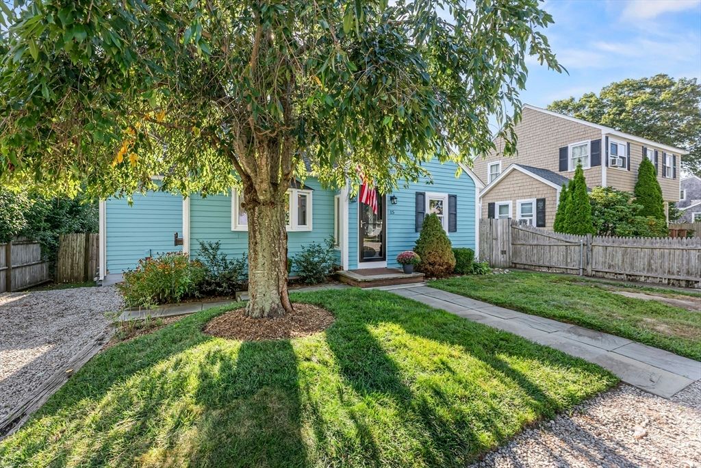 Backyard, Exterior, Facade, Cape Cod