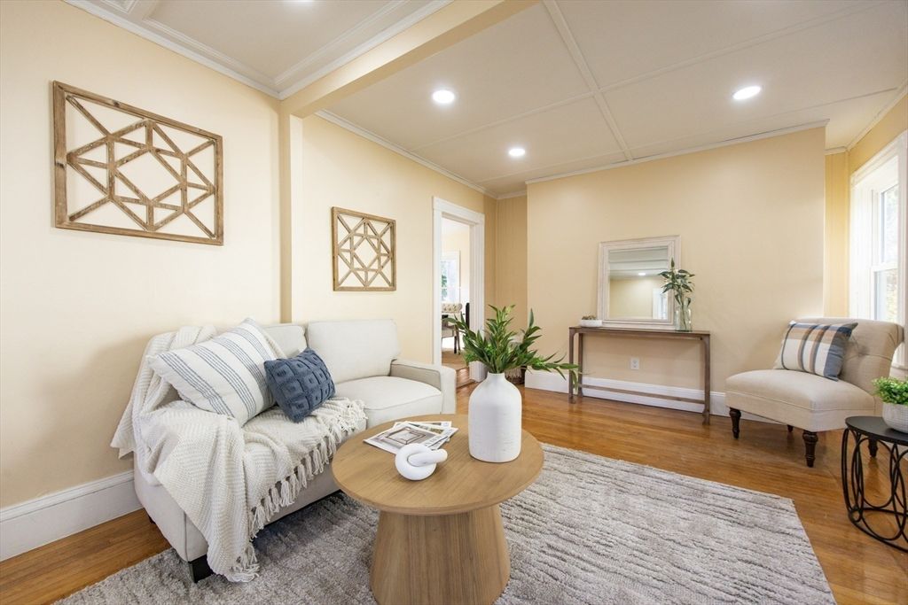 Interior, Living room, Recessed Lighting, Wood Texture Flooring