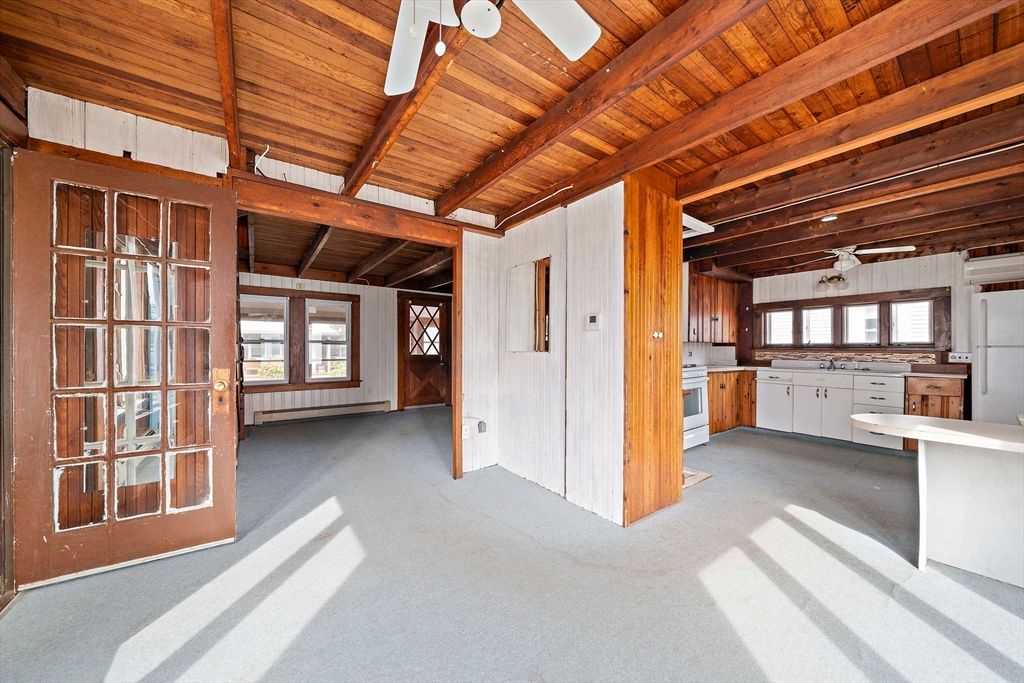 Empty room, Interior, Wooden Beams, Wooden Ceilings, Wooden Walls