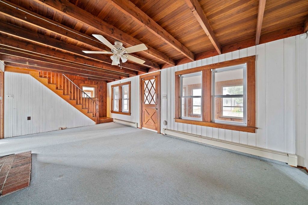 Empty room, Interior, Wooden Beams, Wooden Ceilings, Wooden Walls