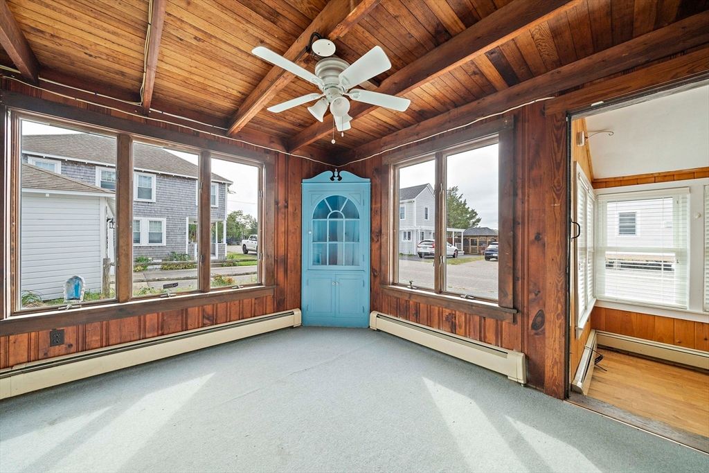 Empty room, Interior, Wooden Beams, Wooden Ceilings, Wooden Walls