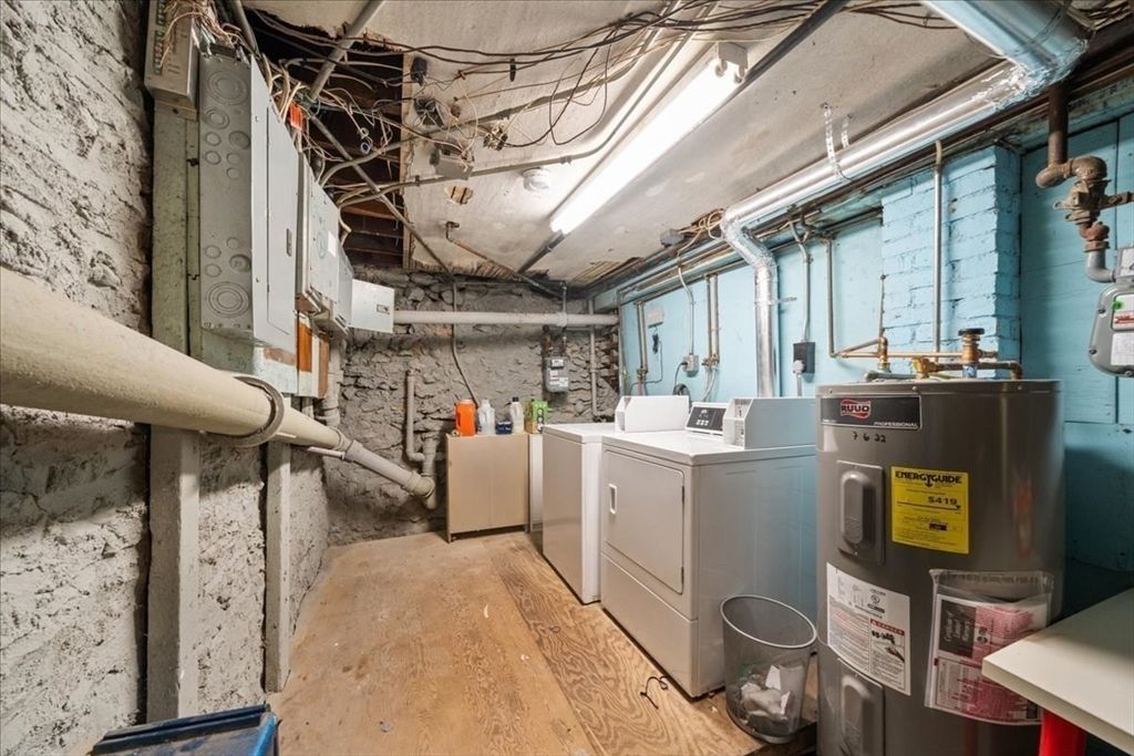 Interior, Washer, Wood Texture Flooring