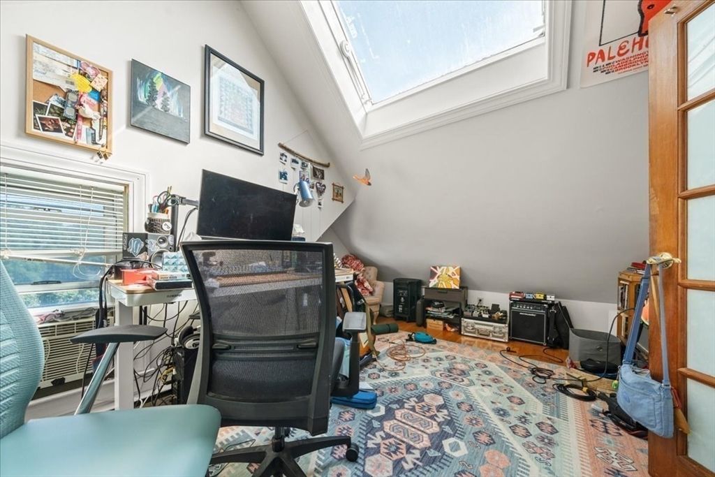 Home Office, Interior