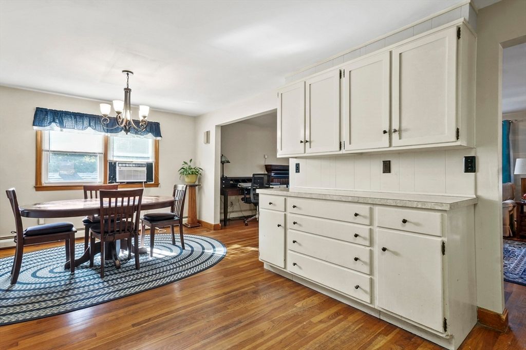 Chandelier, Dining room, Interior, Kitchen, Wood Texture Flooring
