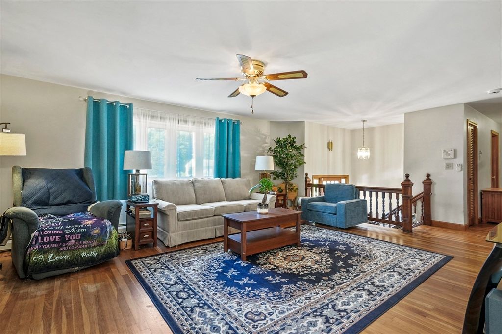 Interior, Living room, Pendant Lights, Wood Texture Flooring