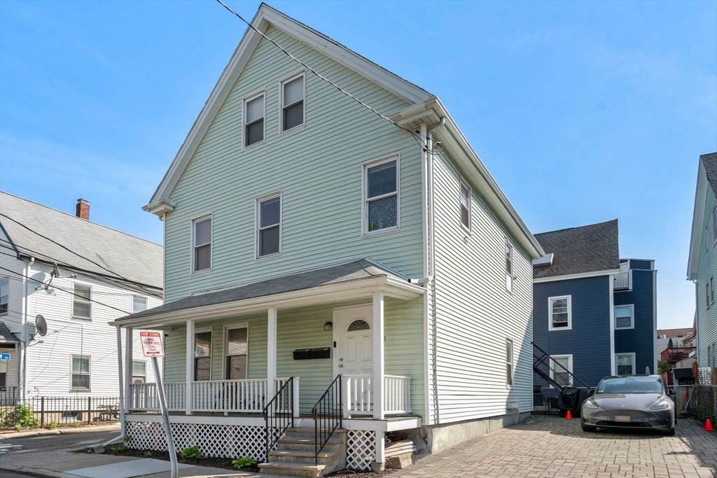 Exterior, Facade, Queen Anne Victorian