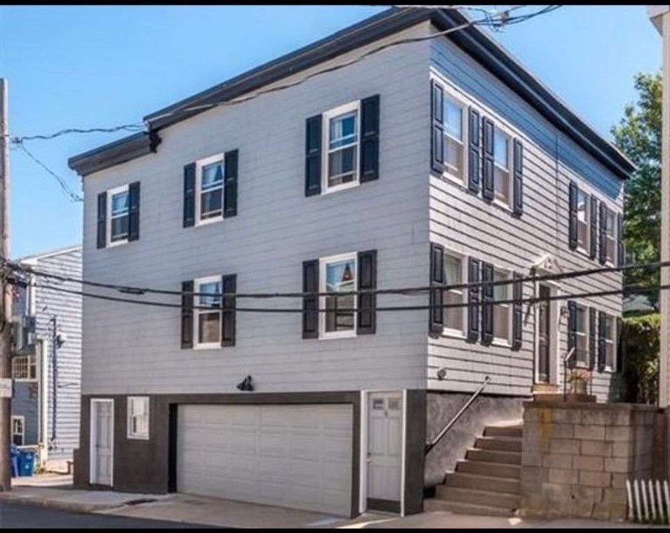 Attached, Exterior, Facade, Rowhouse