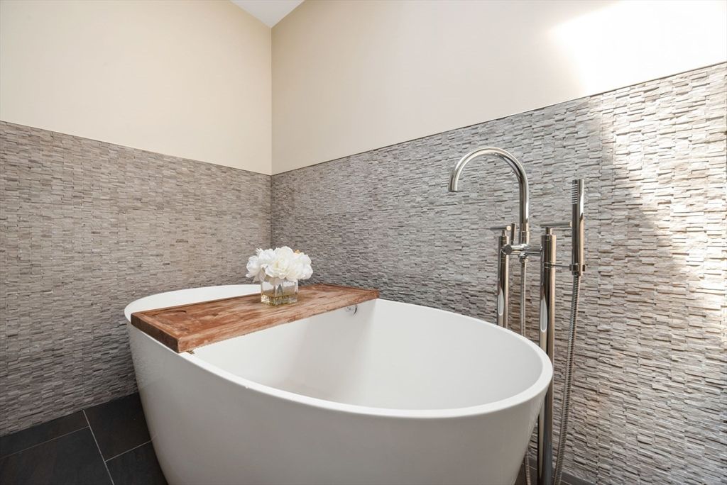 Bathroom, Free Standing Baths, Interior