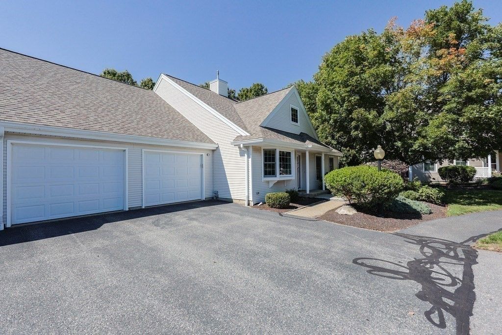 Attached, Exterior, Facade, Cape Cod