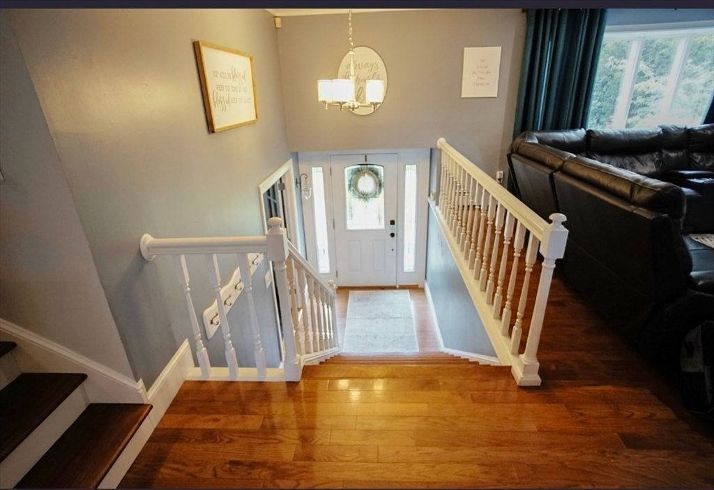 Interior, Pendant Lights, Wood Texture Flooring