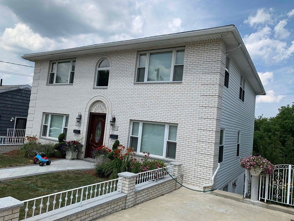 Exterior, Facade, Brick Facade, Georgian