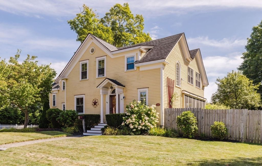 Exterior, Facade, Queen Anne Victorian