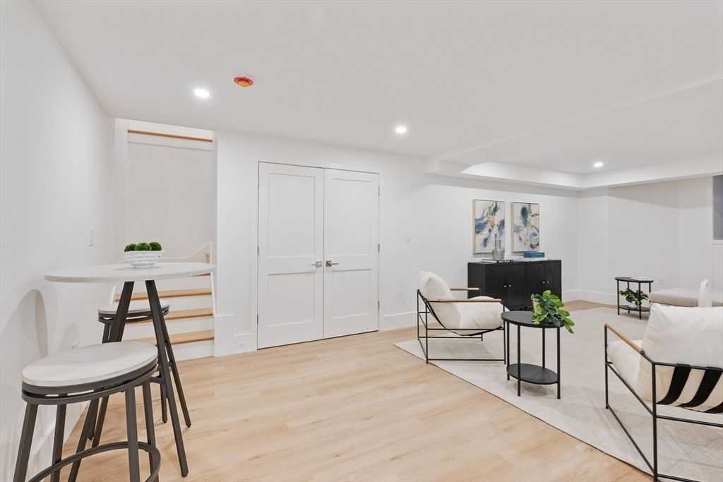 Interior, Recessed Lighting, Wood Texture Flooring