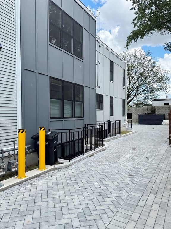 Exterior, Facade, Rowhouse