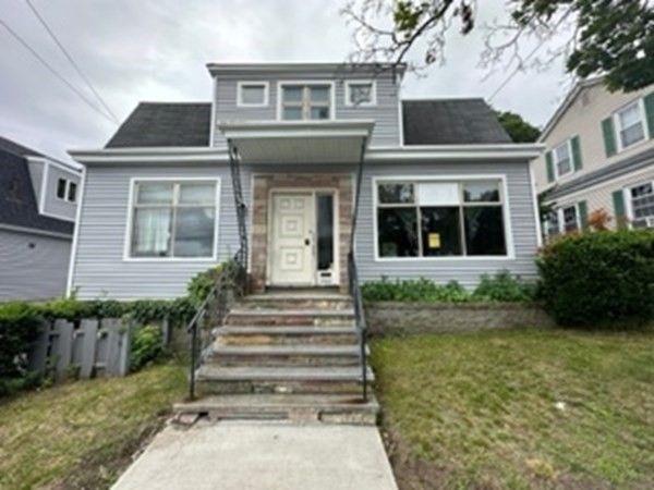 Exterior, Facade, American Foursquare