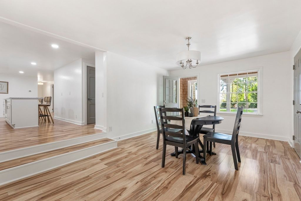 Chandelier, Dining room, Interior, Recessed Lighting, Wood Texture Flooring