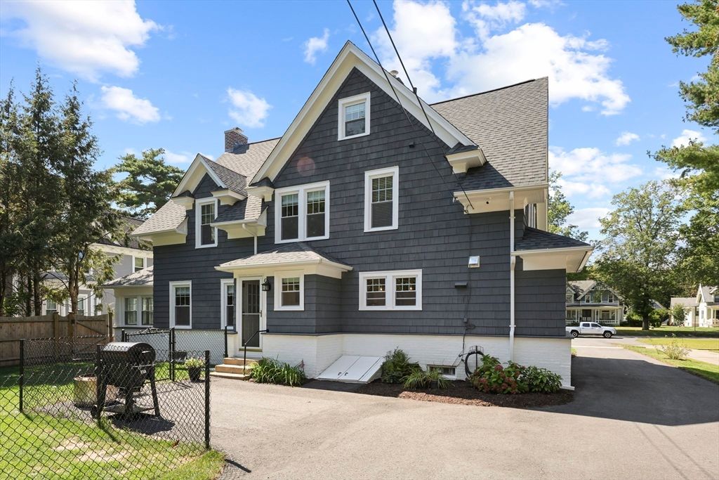 Exterior, Facade, Queen Anne Victorian