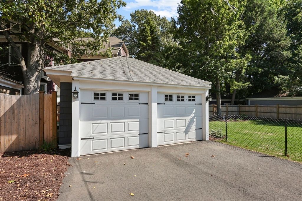 Detached Garage, Exterior