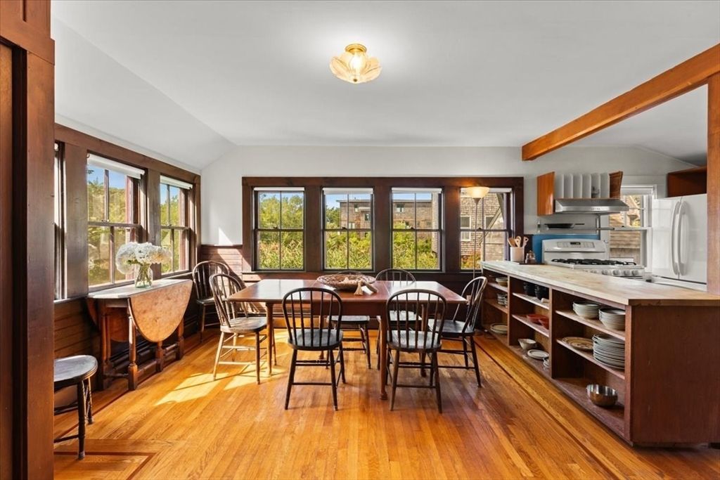 Dining room, Interior, Kitchen, Stainless Steel Appliances, Wooden Beams, Wood Texture Flooring