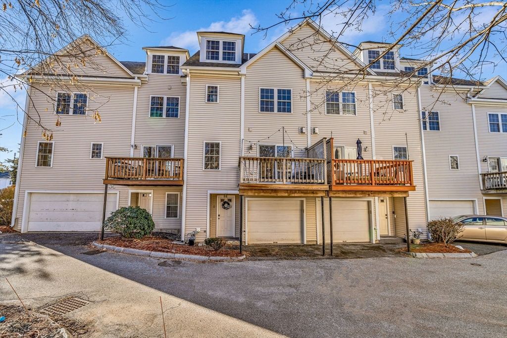 Attached, Exterior, Facade, Rowhouse