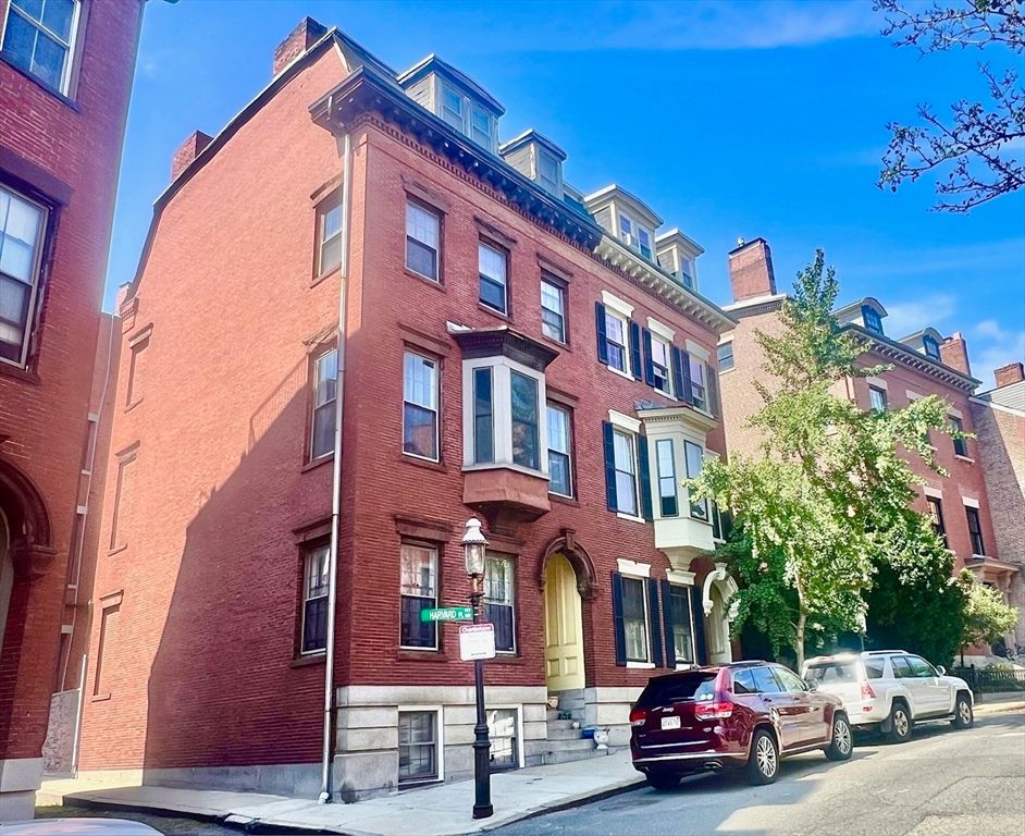 Exterior, Facade, Brick Facade, Rowhouse