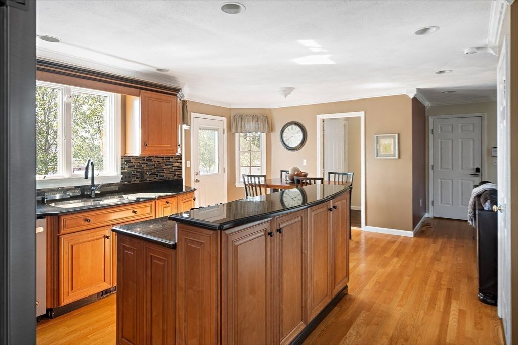 Dining room, Interior, Kitchen, Recessed Lighting, Wood Texture Flooring