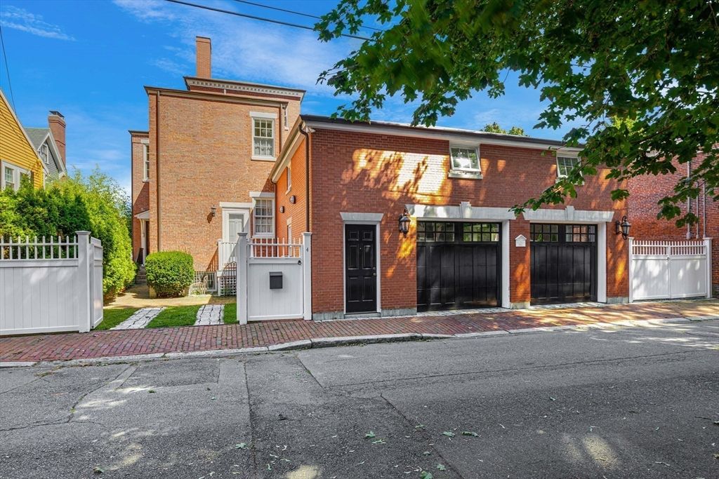 Attached, Exterior, Facade, Brick Facade, Rowhouse