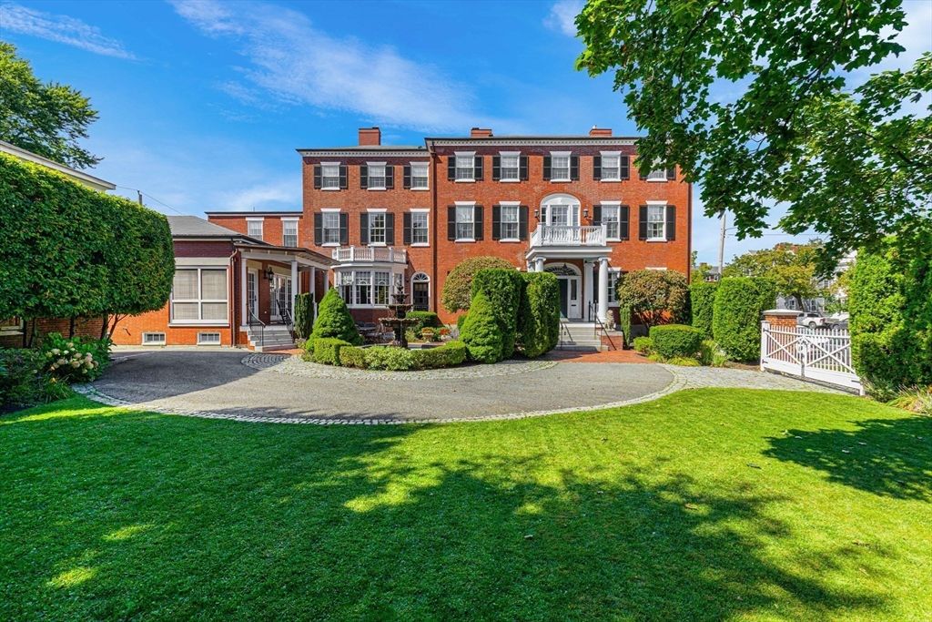 Backyard, Exterior, Facade, Brick Facade, Georgian