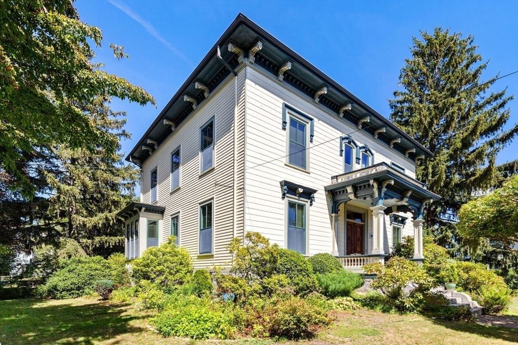 Exterior, Facade, Queen Anne Victorian