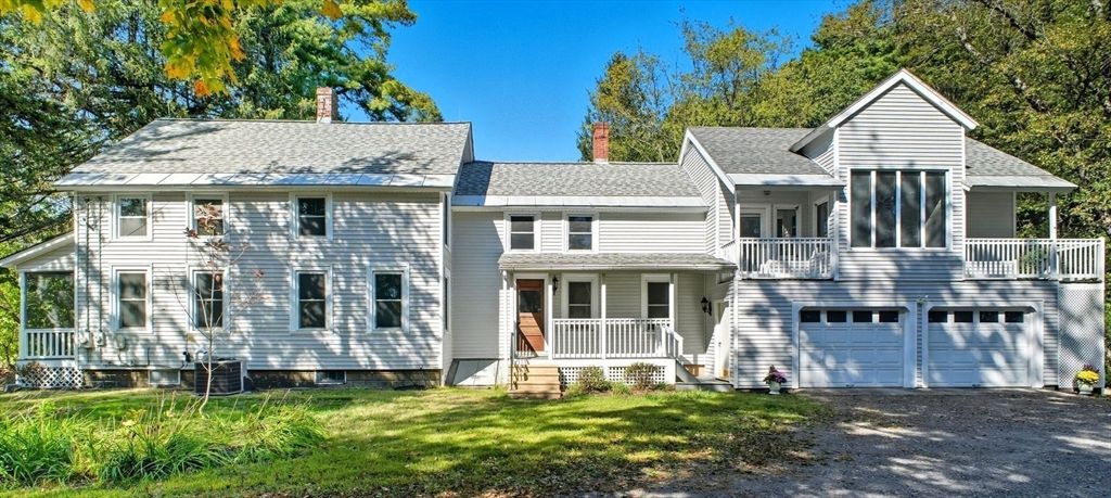 Attached, Exterior, Facade, Queen Anne Victorian