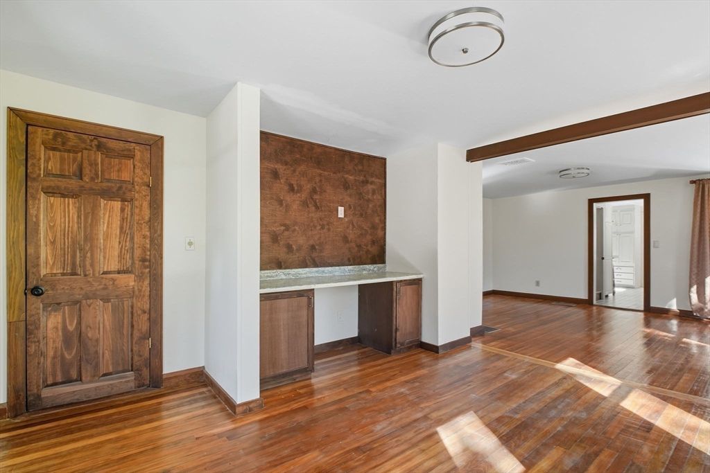 Empty room, Interior, Wooden Beams, Wood Texture Flooring