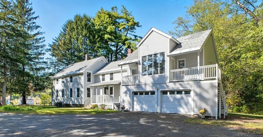 Attached, Exterior, Facade, Farmhouse