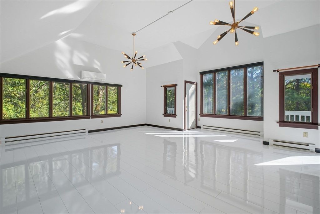 Empty room, Interior, Pendant Lights