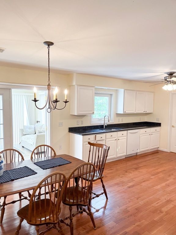 Chandelier, Dining room, Interior, Kitchen, Pendant Lights, Wood Texture Flooring
