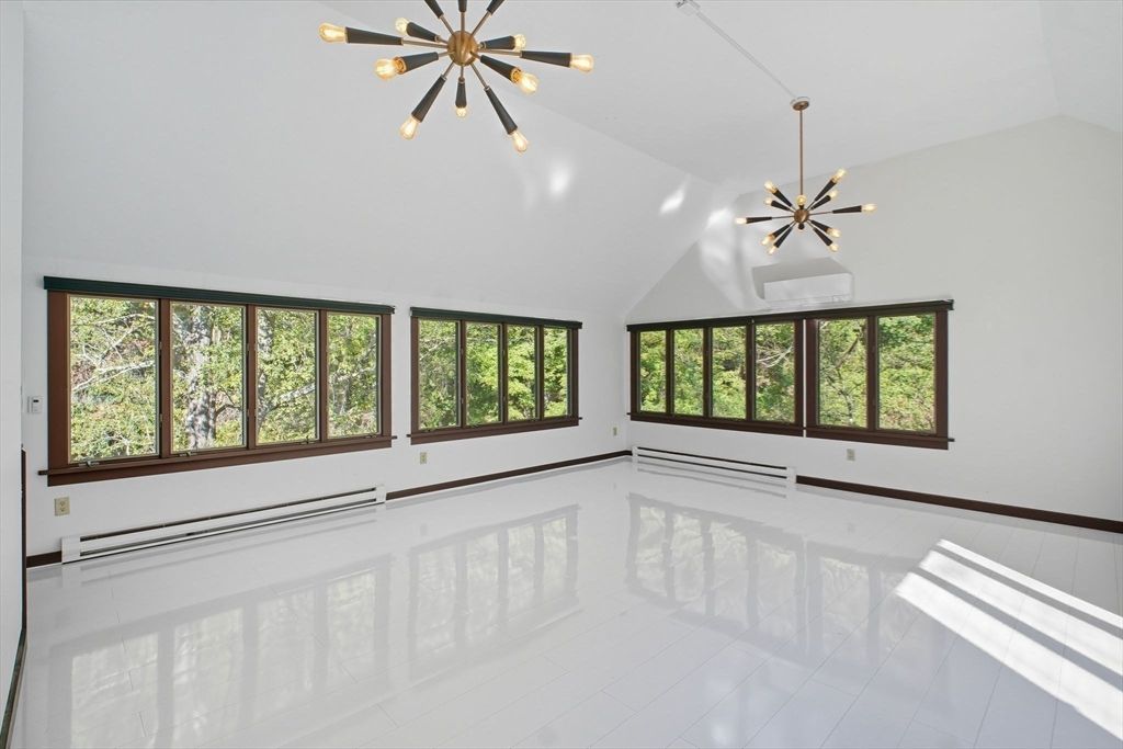 Empty room, Interior, Pendant Lights