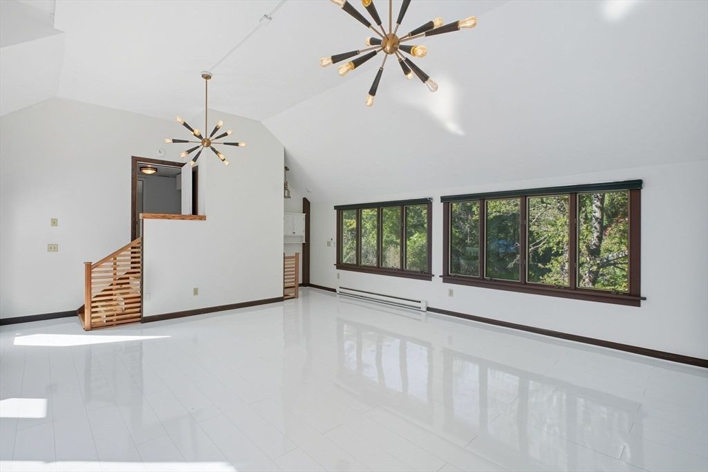 Empty room, Interior, Pendant Lights