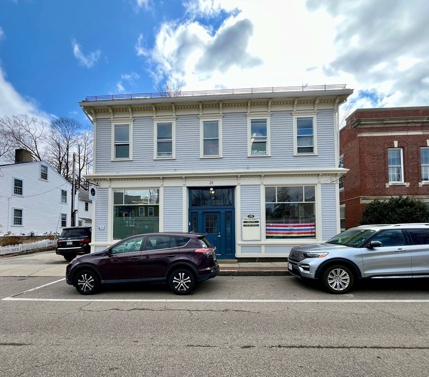 Attached, Exterior, Facade, American Foursquare