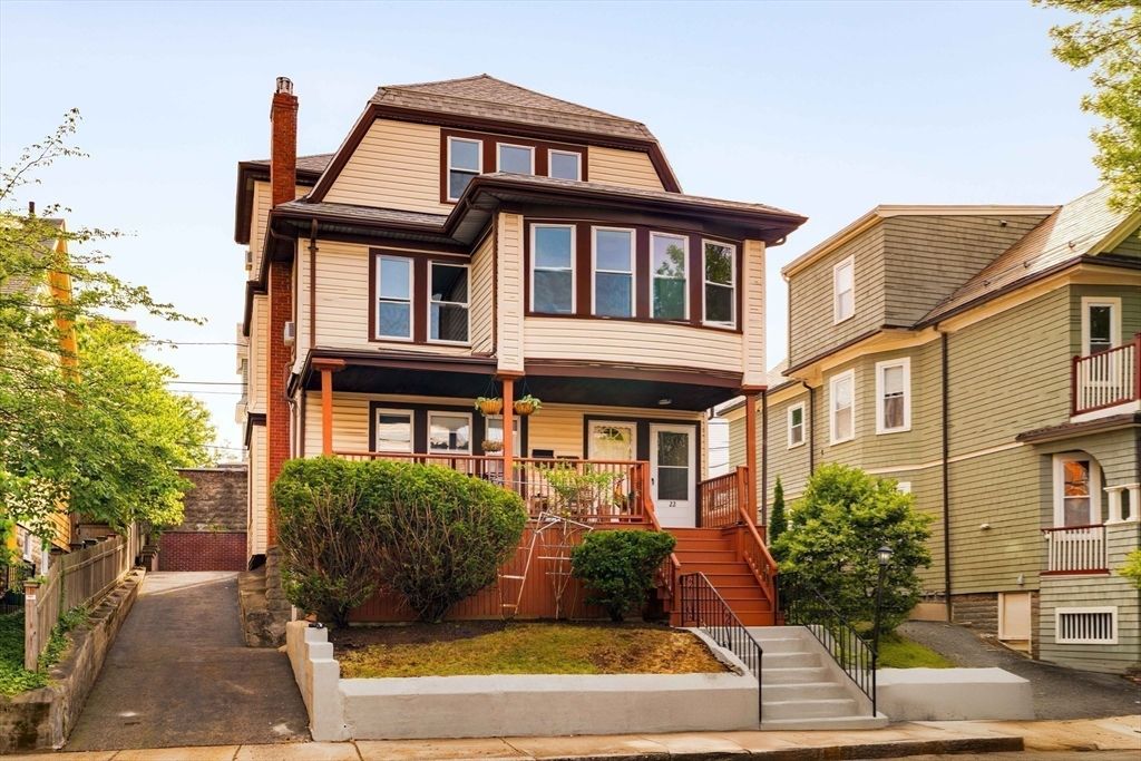 Exterior, Facade, Queen Anne Victorian